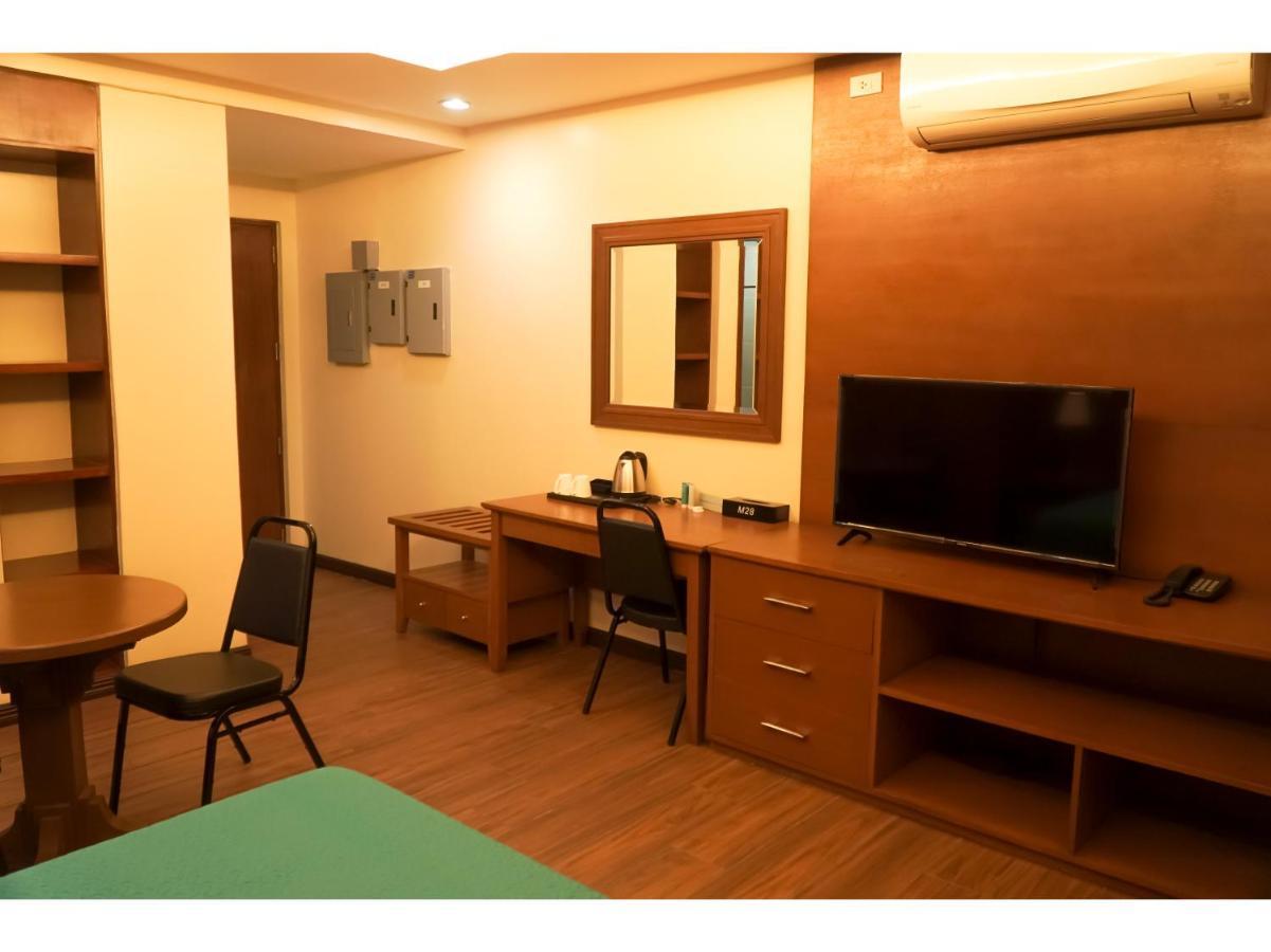 M28 Hotel And Apartments Quezon City Ngoại thất bức ảnh