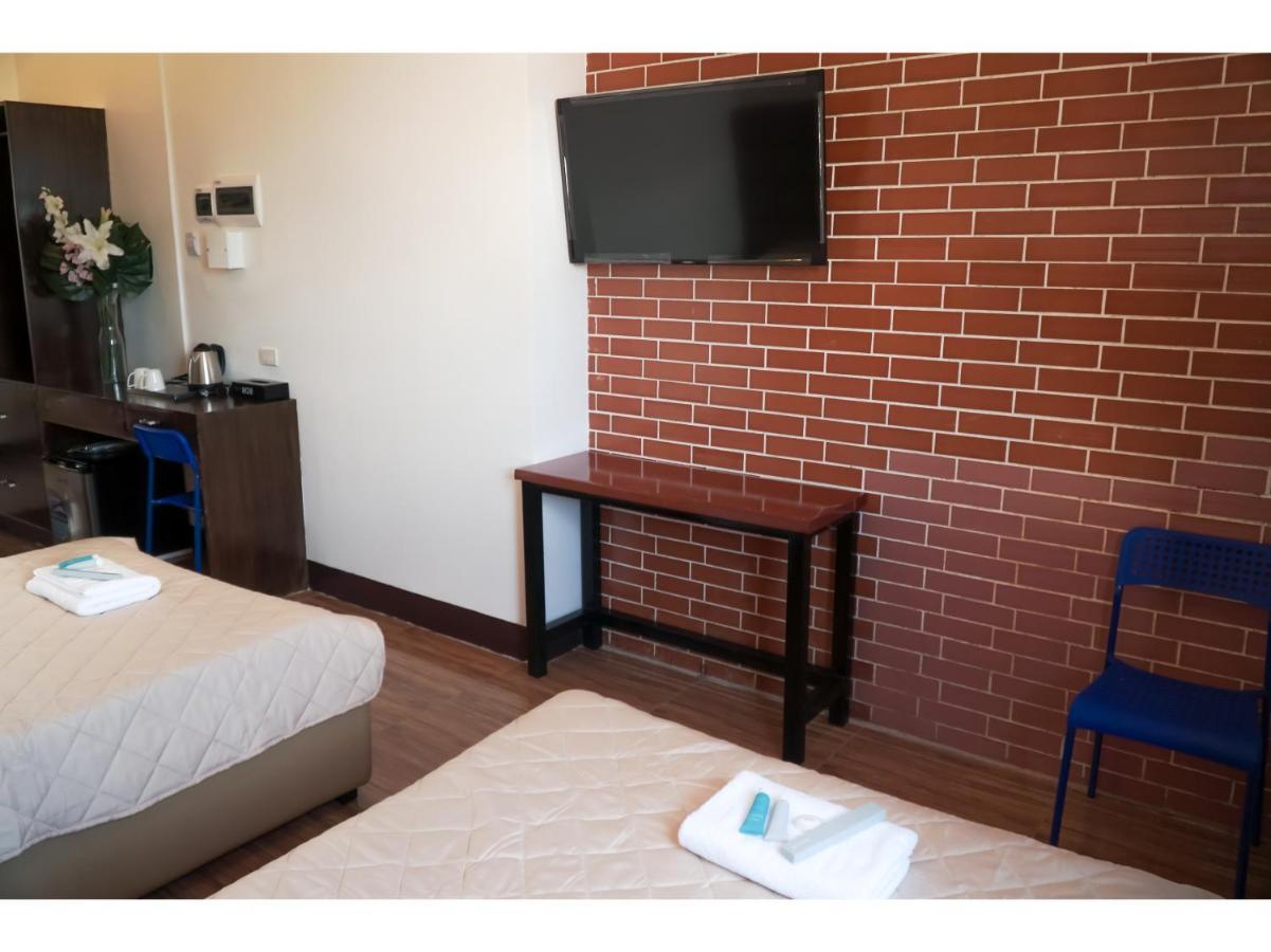 M28 Hotel And Apartments Quezon City Ngoại thất bức ảnh